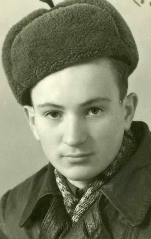 KKE 2061.jpg - Fot. Portret. Bolesław Konik - brat cioteczny Łucji Jaczewskiej (z domu Żakiewicz), Mińsk, 1956 r.
